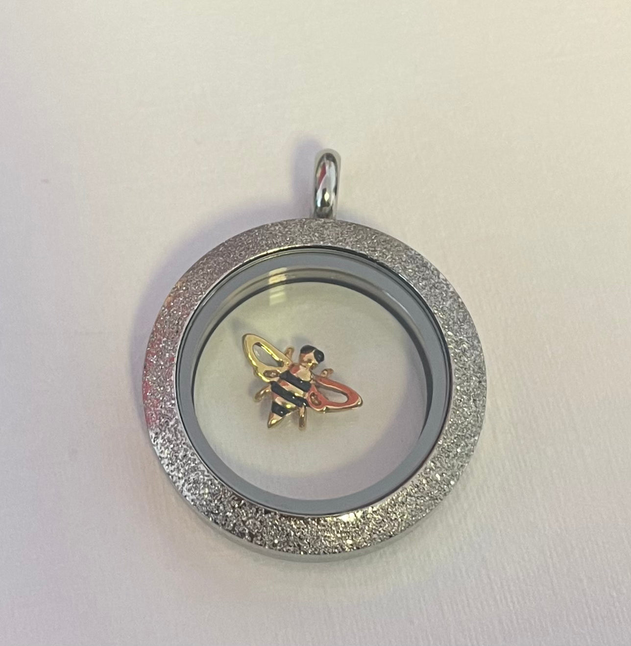 Memory Locket Charm - Bee (gold)